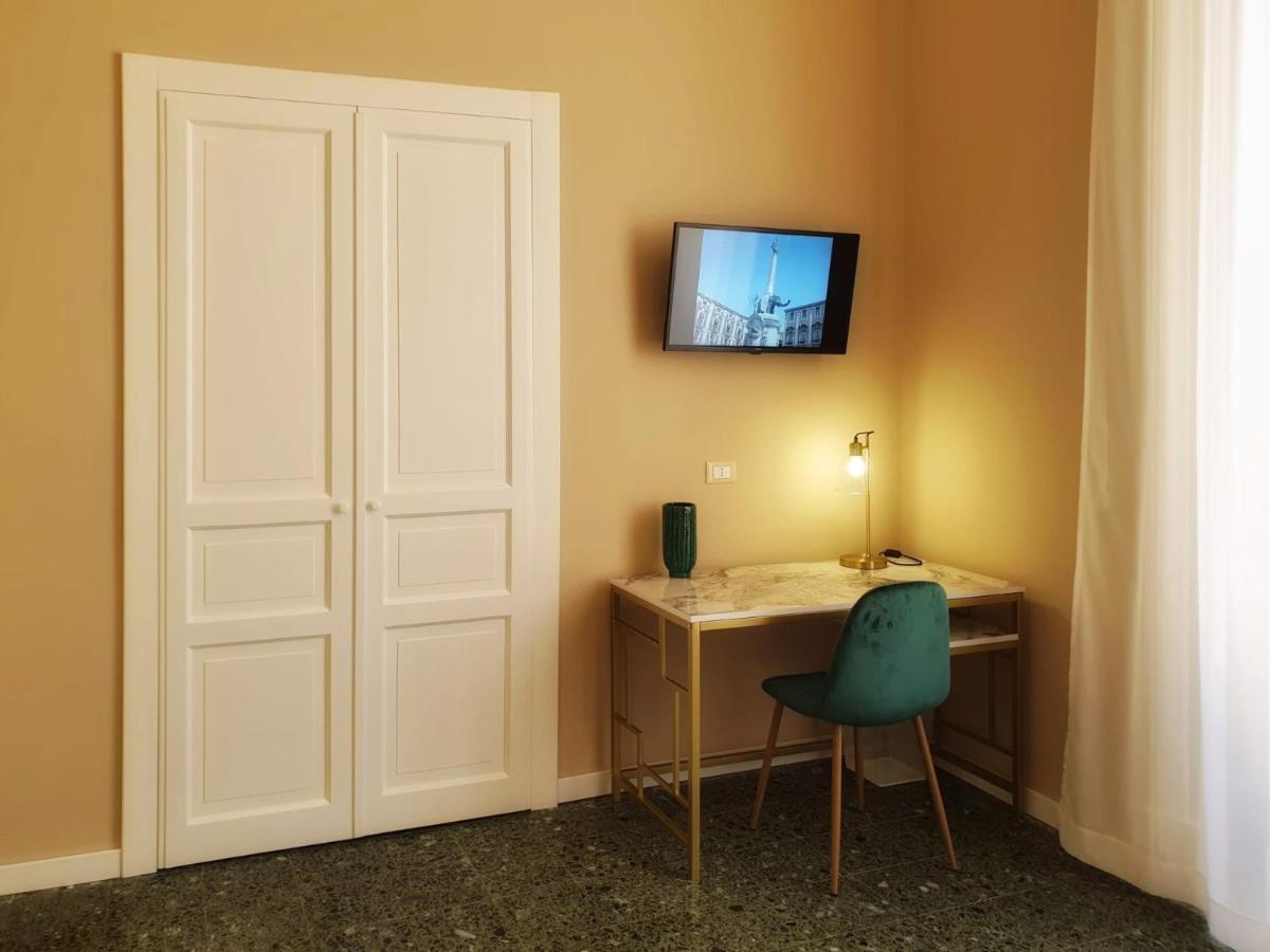 Palazzo La Piana Rooms Катания Екстериор снимка