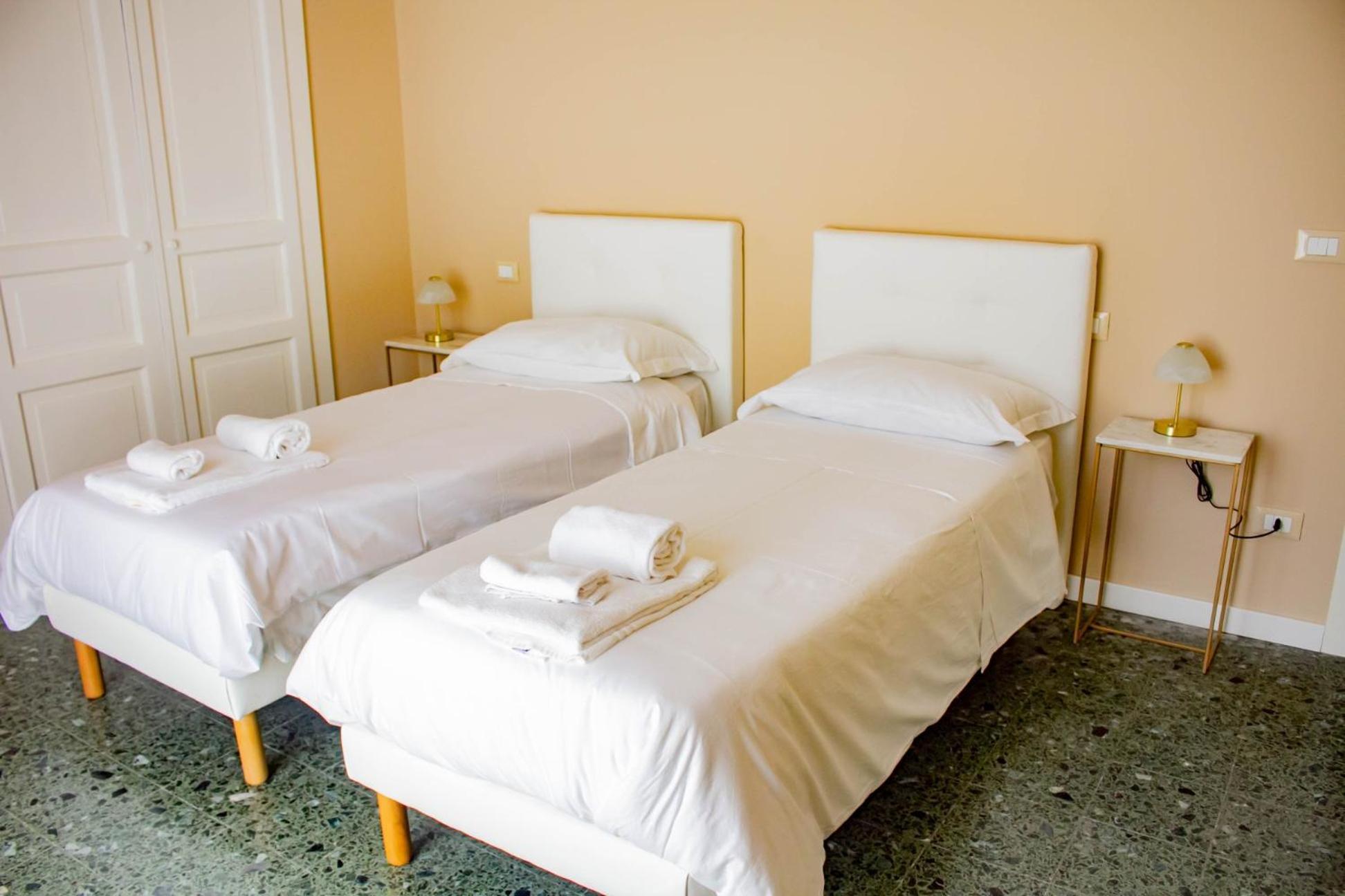 Palazzo La Piana Rooms Катания Екстериор снимка